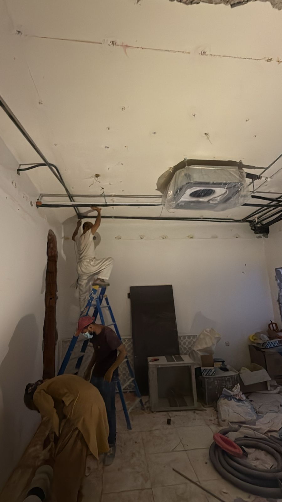 Office remodeling Riyadh - ceiling and lighting installation